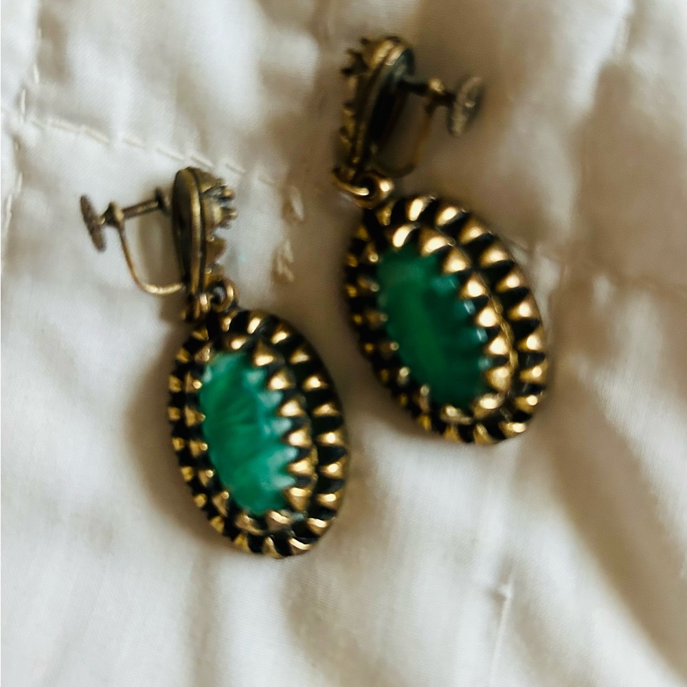 Vintage dark green earrings gold tone